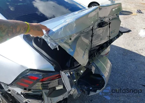 2024 Honda Accord Hybrid Touring z USA, uszkodzony, nr VIN 1HGCY2F89RA044893